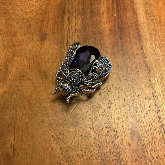 Gorgeous insect broach purple ‘jewel’ - Picture 4 of 4
